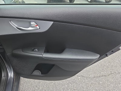 2023 Kia Forte LXS IVT