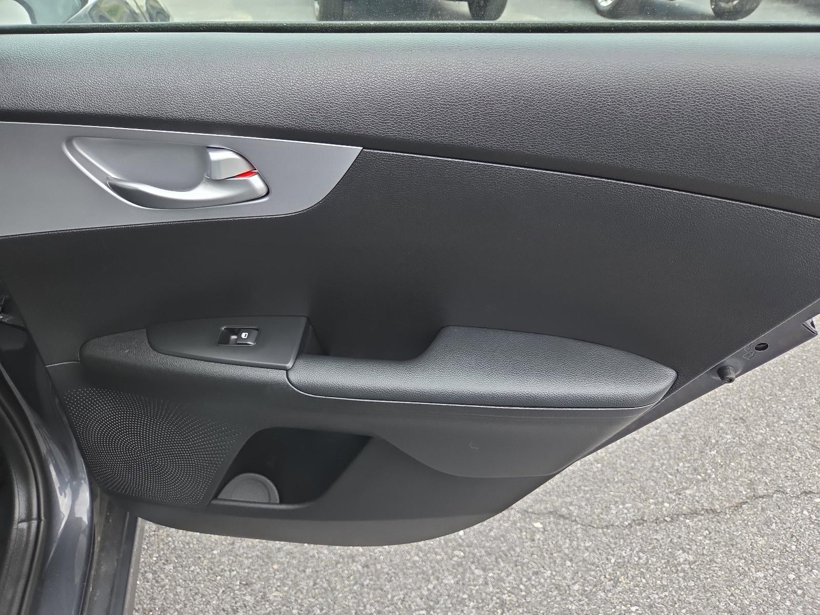 2023 Kia Forte LXS IVT
