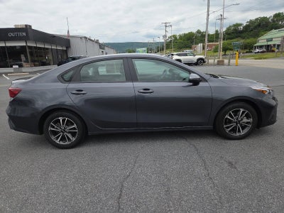 2023 Kia Forte LXS IVT