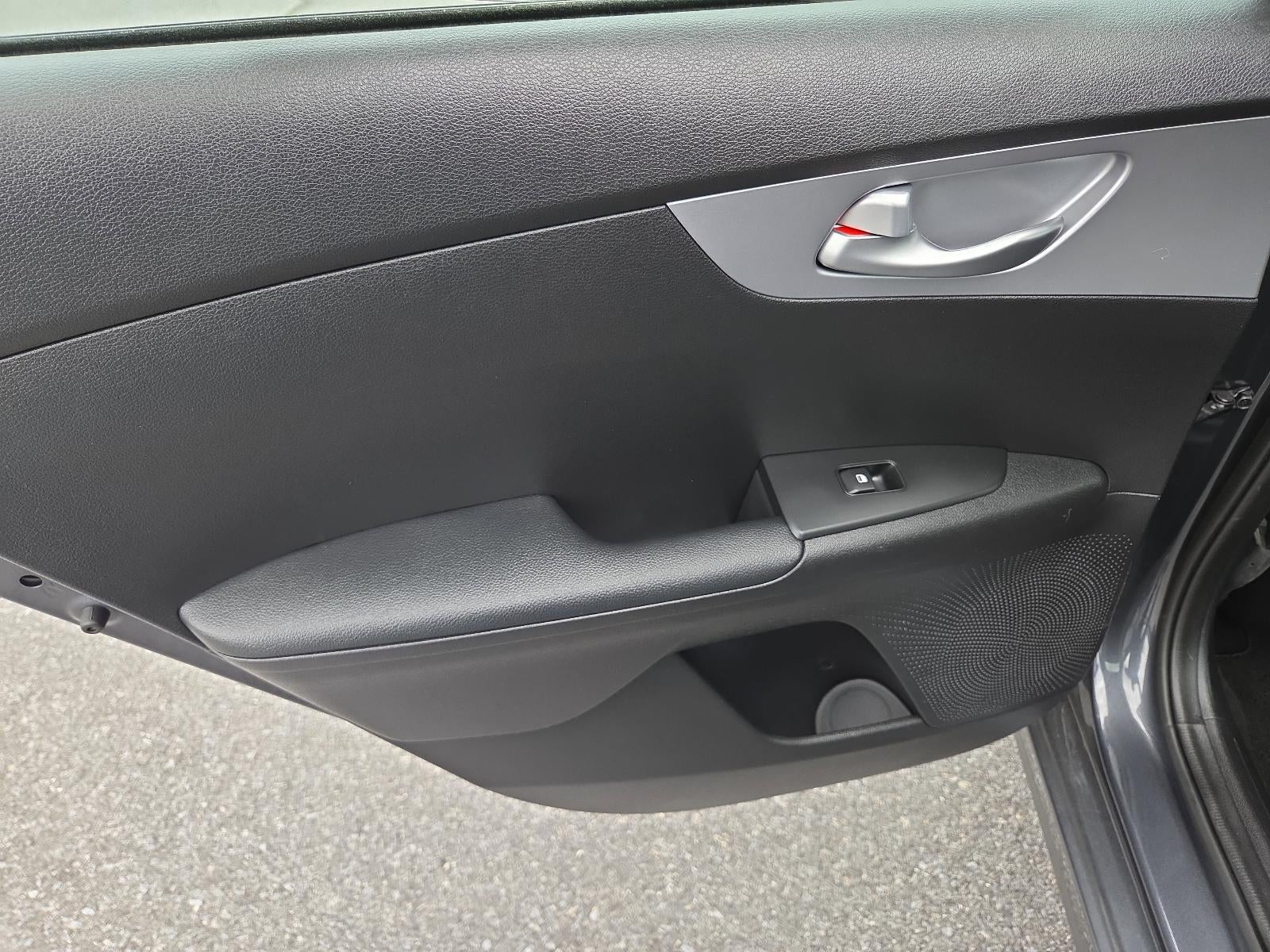 2023 Kia Forte LXS IVT