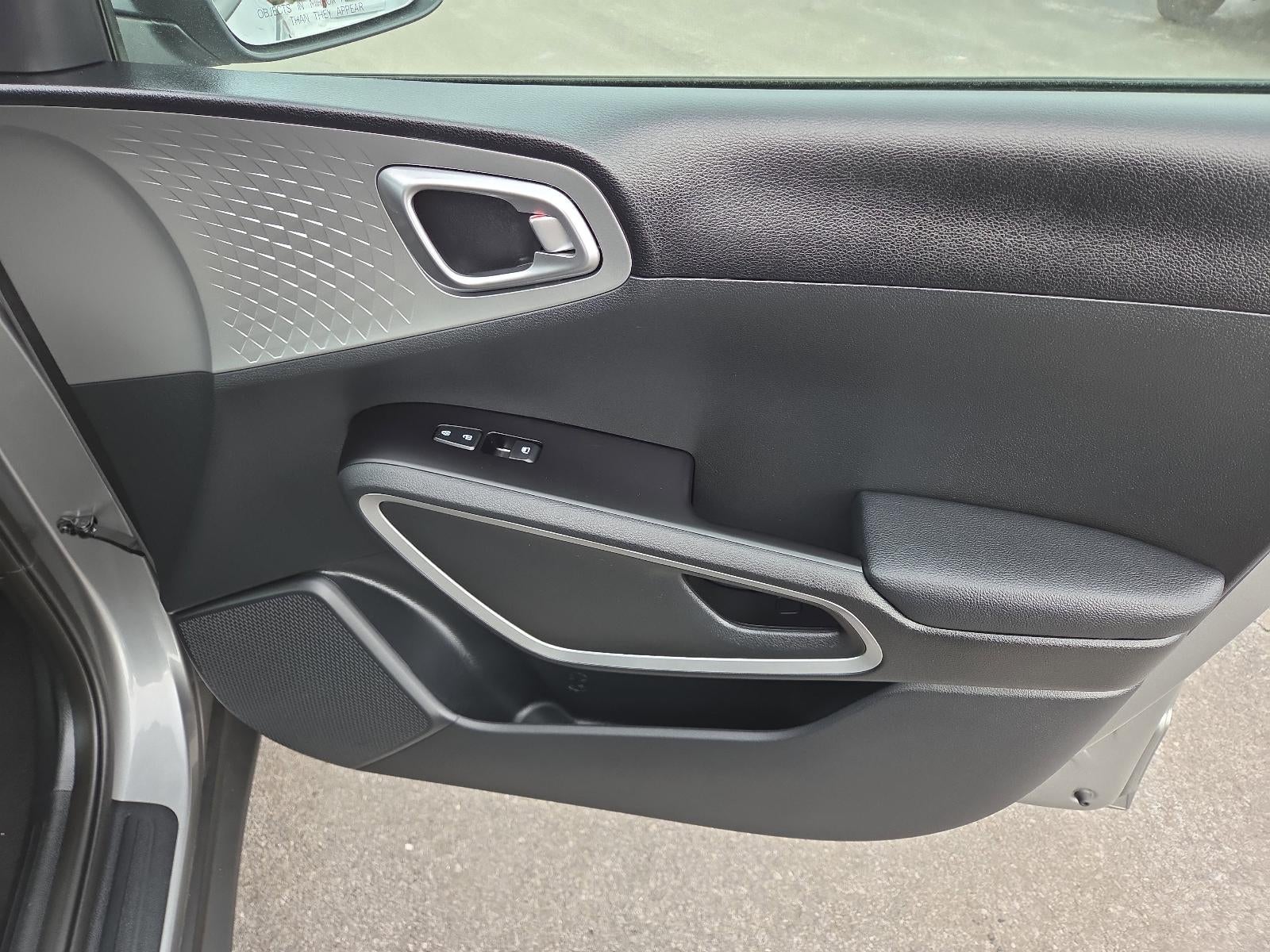 2023 Kia Soul LX IVT