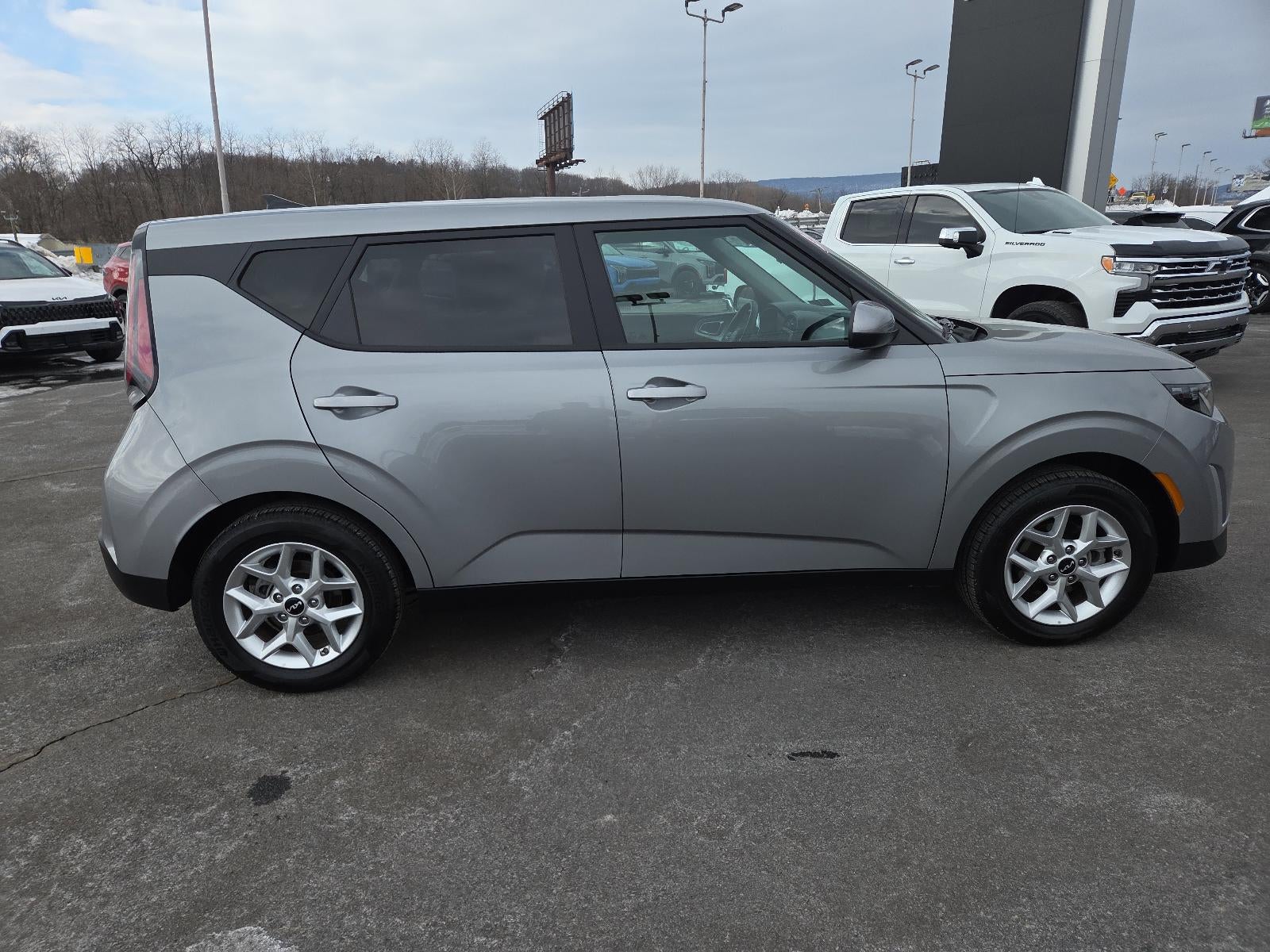 2023 Kia Soul LX IVT
