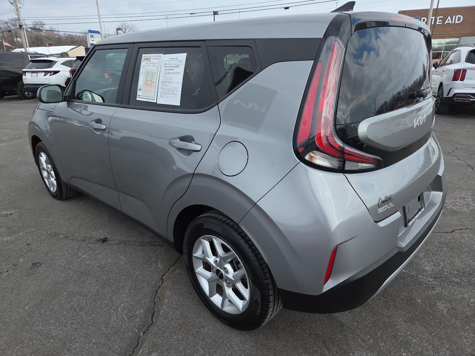 2023 Kia Soul LX IVT