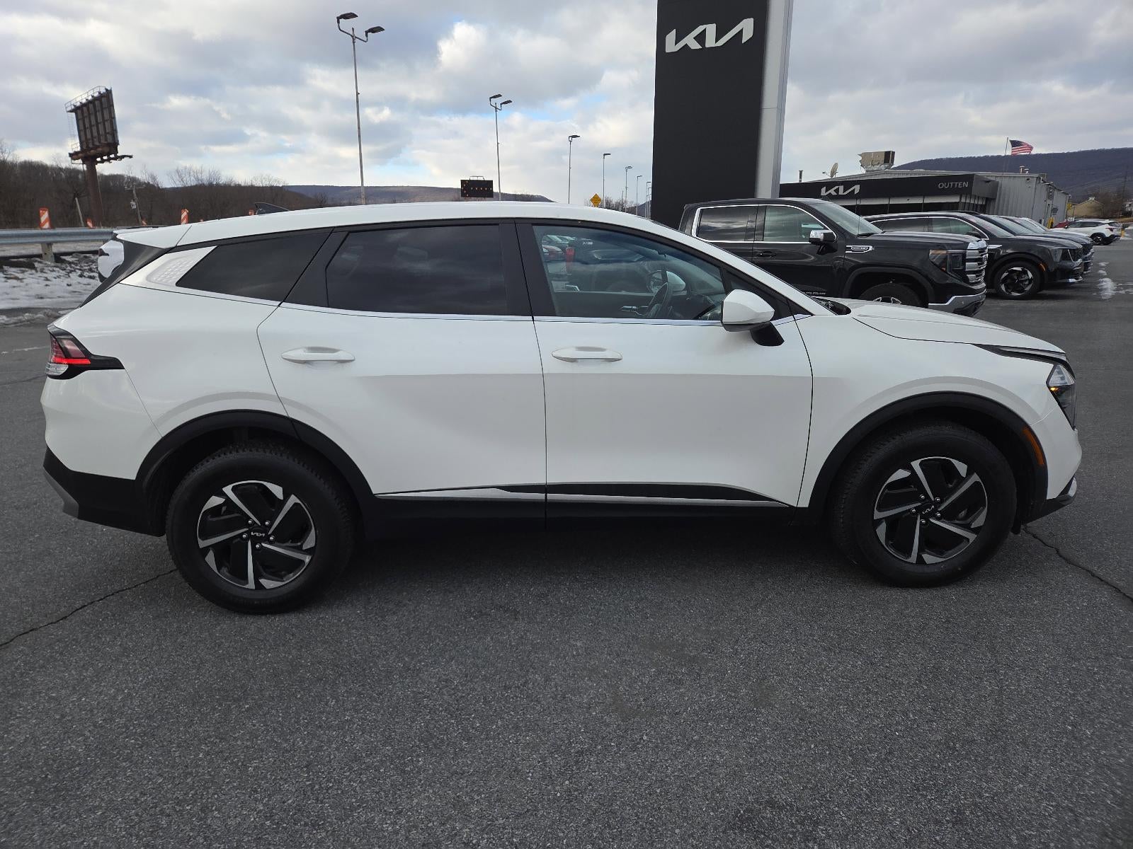 2023 Kia Sportage Hybrid LX AWD
